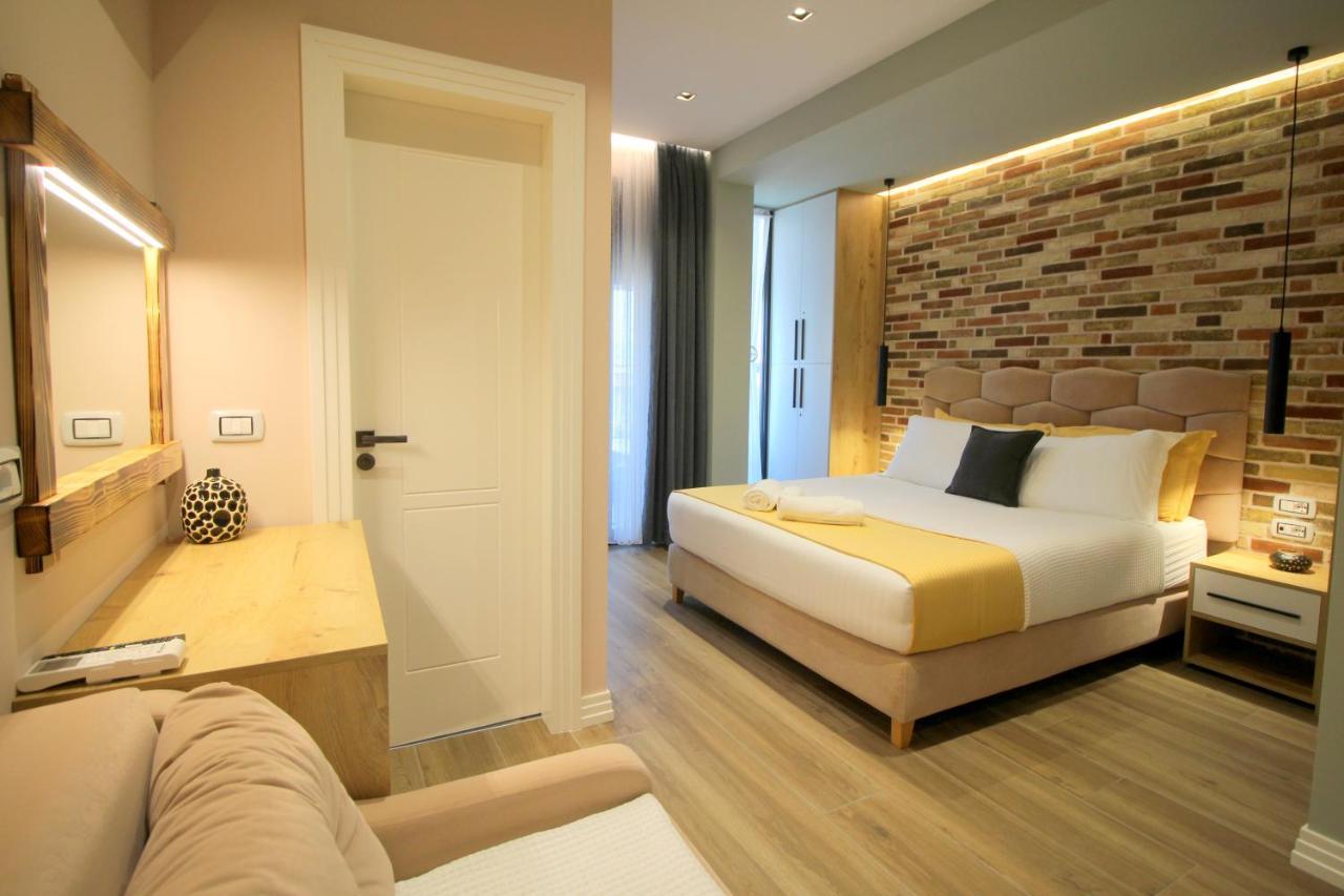 Ngjela Apartments Sarandë エクステリア 写真